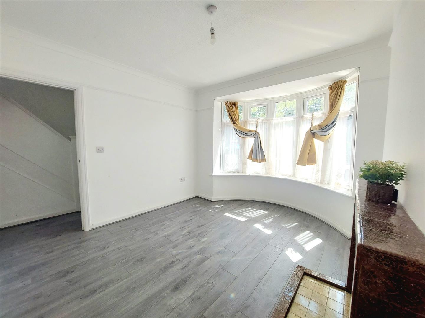 Swansea Road, Gorseinon, Swansea, SA4 4HQ